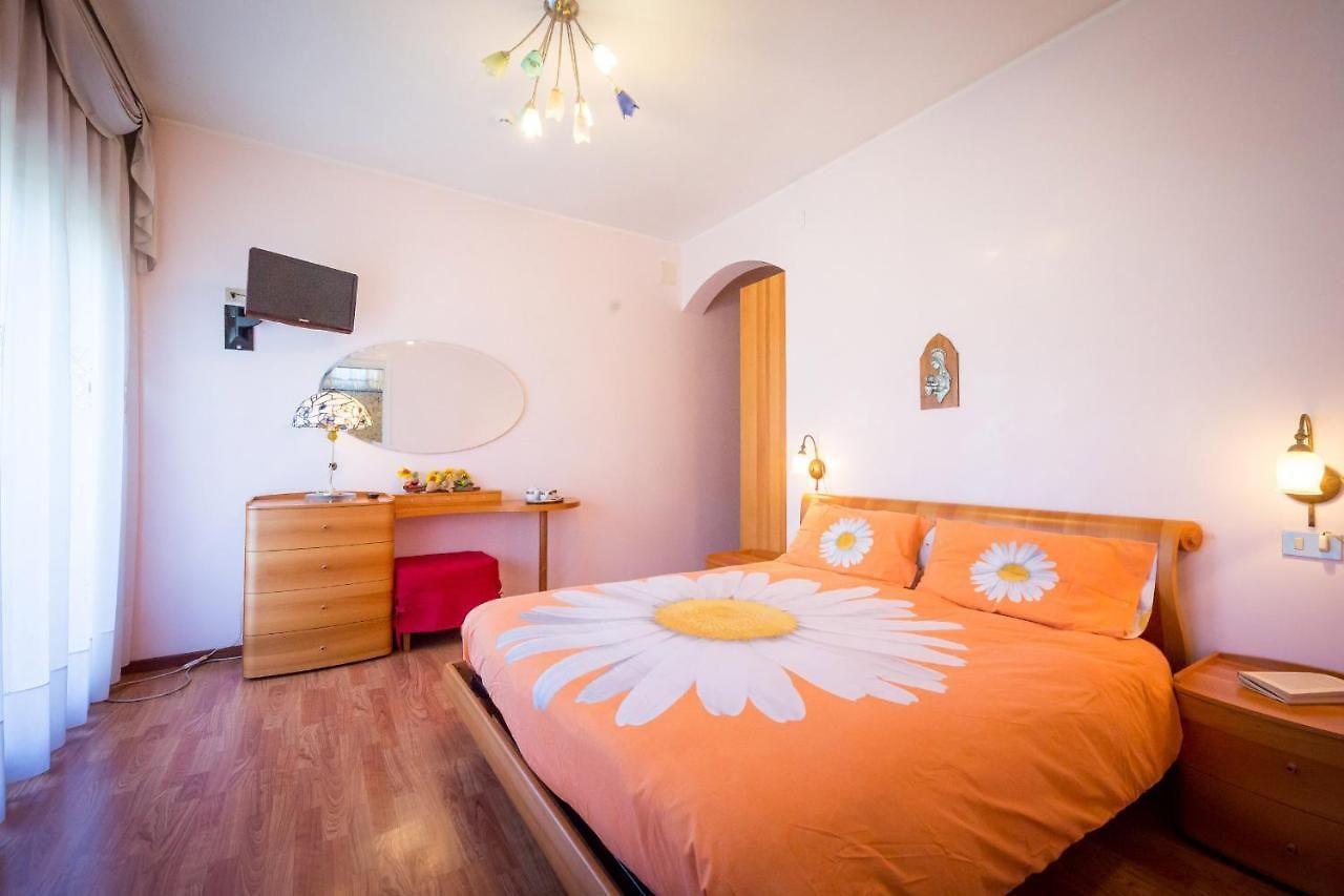 Double Room · 1